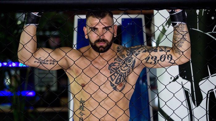 Divizia MMA, luni 31 octombrie, ora 20.00, live Sport.ro. Bombardierul"  Pascu, "Rambo" din Copou, "Ghiaurul"  Radnev și "Bestia Moldovei" luptă  în cea mai tare gală de mma a anului