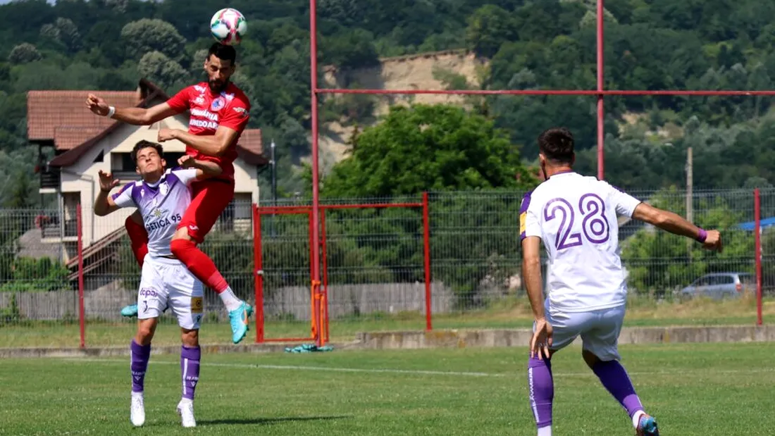Corvinul Hunedoara a făcut spectacol cu Campionii FC Argeș, într-un meci amical! Victorie la scor și moral crescut pentru debutul în Liga 2