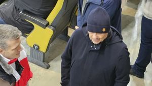 Acționarii „Red & White”, pressing agresiv la Mircea Lucescu în timpul meciului Dinamo - FCSB 0-1! FOTO & VIDEO EXCLUSIV