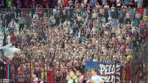 Moment istoric pentru rivalitatea stelisto - rapidistă!** Peluza Sud a făcut pace: "Vom fi însuflețiți doar de spiritul fotbalului" Replica giuleștenilor e contrară 