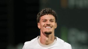 Suporterii lui PSV au reacționat după ce Dennis Man a dat pasa la golul victoriei: „I-a pus-o pe un platou de argint!”