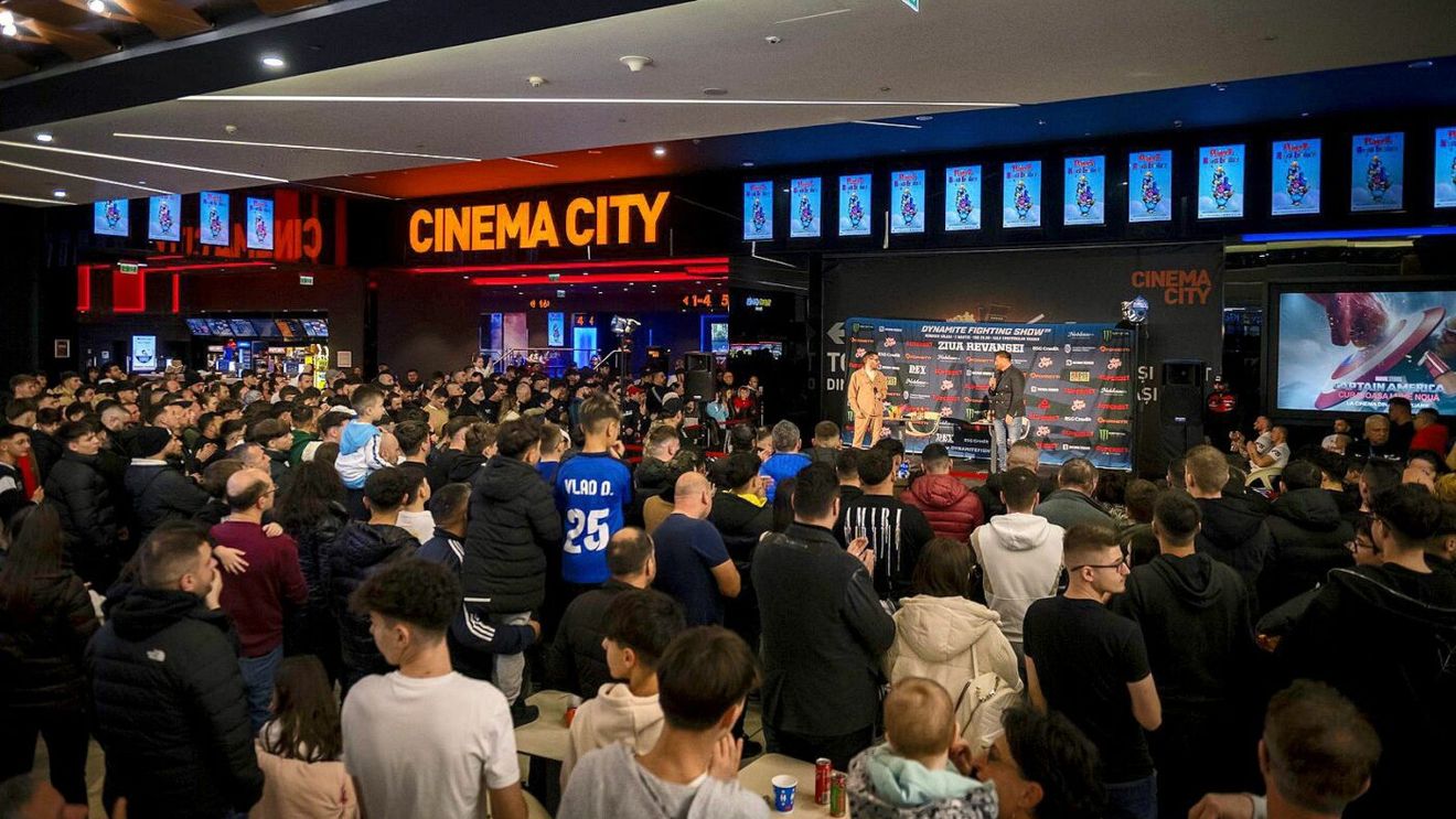 Nebunie la Vâlcea: Luptătorii lui Cătălin Moroșanu fac audiență și la mall