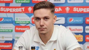 A venit răspunsul greu de digerat al Fiorentinei: Gigi Becali şi Nelu Varga au aflat prețul pentru care va fi vândut Louis Munteanu! Ofertele FCSB şi CFR Cluj, luate împreună, abia se apropie de suma cerută de italieni