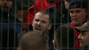 Zmărăndescu a încercat să scoată un glonț din piciorul unui hoț cu cuțitul!