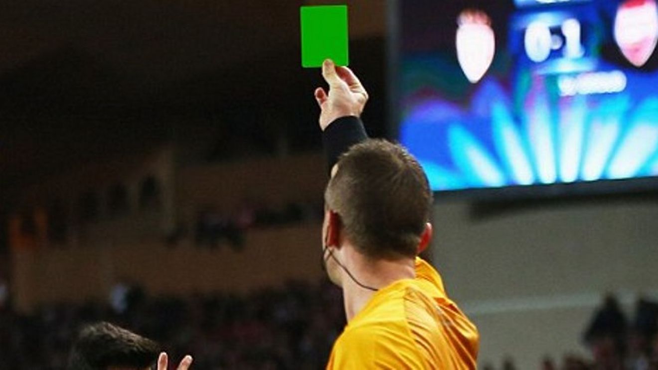 Premieră istorică! A apărut cartonașul VERDE. Când îl vor arăta arbitrii