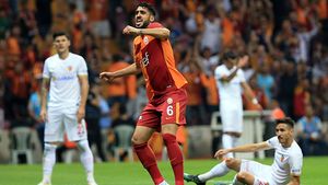 Start de foc pentru Șumudică în Turcia! Românii de la Kayseri au sperat într-o minune cu Galata, dar s-au "calmat" rapid. Silviu Lung, învins de 3 ori în 21 de minute