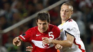 Internaționalul turc Emre BelÃ¶zoĂŸlu va semna cu Atletico Madrid