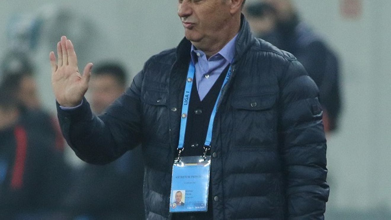 Al 13-lea transfer la Dinamo! Rednic își aduce atacant: "Ajunge în seara asta la București!"