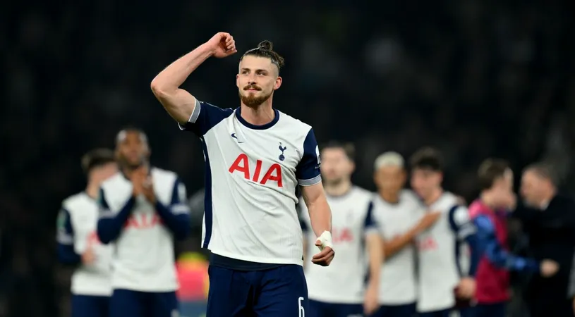 Ce a făcut Radu Drăguşin, pe teren, imediat după Tottenham - Manchester City 2-1