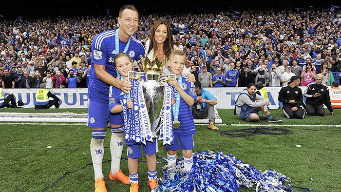 IMAGINEA ZILEI | John Terry a scos din lada cu comori o fotografie de mii de like-uri: "Aveam doar 14 ani. M-a făcut să mă simt cu adevărat special. Tata ținea cu United"