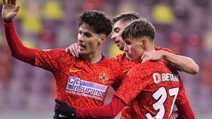 Cum va arăta primul „11” al FCSB după plecarea lui Dennis Man la Parma! Gigi Becali i-a făcut echipa lui Toni Petrea, în direct: „Copilul Tavi Popescu se simte mai bine în dreapta, Moruțan va fi în locul lui Man”