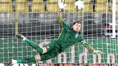 Duckadam nu crede că banderola trebuie să stea pe brațul lui Tătărușanu: **"Un portar căpitan? Niciodată"