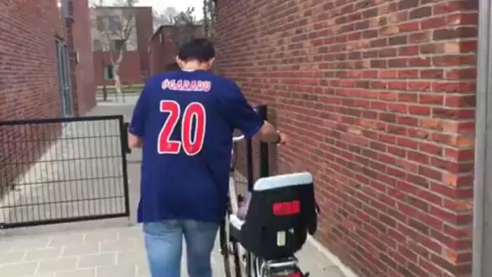 VIDEO | "Tată! Tată! Unde pleci?". George Ogăraru a pus la cale un scenariu inedit pentru a promova derby-ul cu Academia Rapid. Fostul fundaș din Ghencea, gata să plece pe bicicletă spre București ca să ajungă la meci