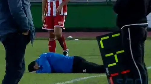 Marius Croitoru, criză de nervi după ce Botoșani a ratat dramatic victoria cu Sepsi! Antrenorul s-a tăvălit pe teren, a trântit haina și a luat în colimator un jucător | FOTO&VDIEO