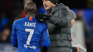 N'Golo Kante poate pleca de la Chelsea în această vară. Doi „coloși” se luptă pentru semnătura mijlocașului francez