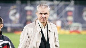 "Mă bucur pentru Lăcă! Sper că de data asta și-a betonat contractul!"