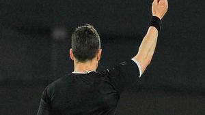 Un fotbalist din Liga 1 le declară război arbitrilor: „Nu mai lupt 100% pentru minge! Intrăm pe gazon cu ideea că jucăm și împotriva lor”