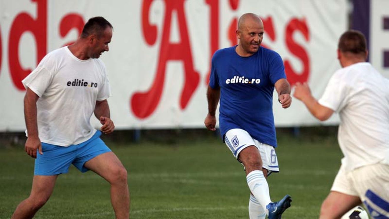 Mititelu coboară în iarbă