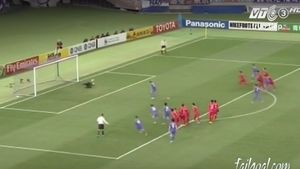 "Înger" decăzut! VIDEO Ce pățește acest portar la doar 30 de secunde după ce sărbătorește apărarea unui penalty