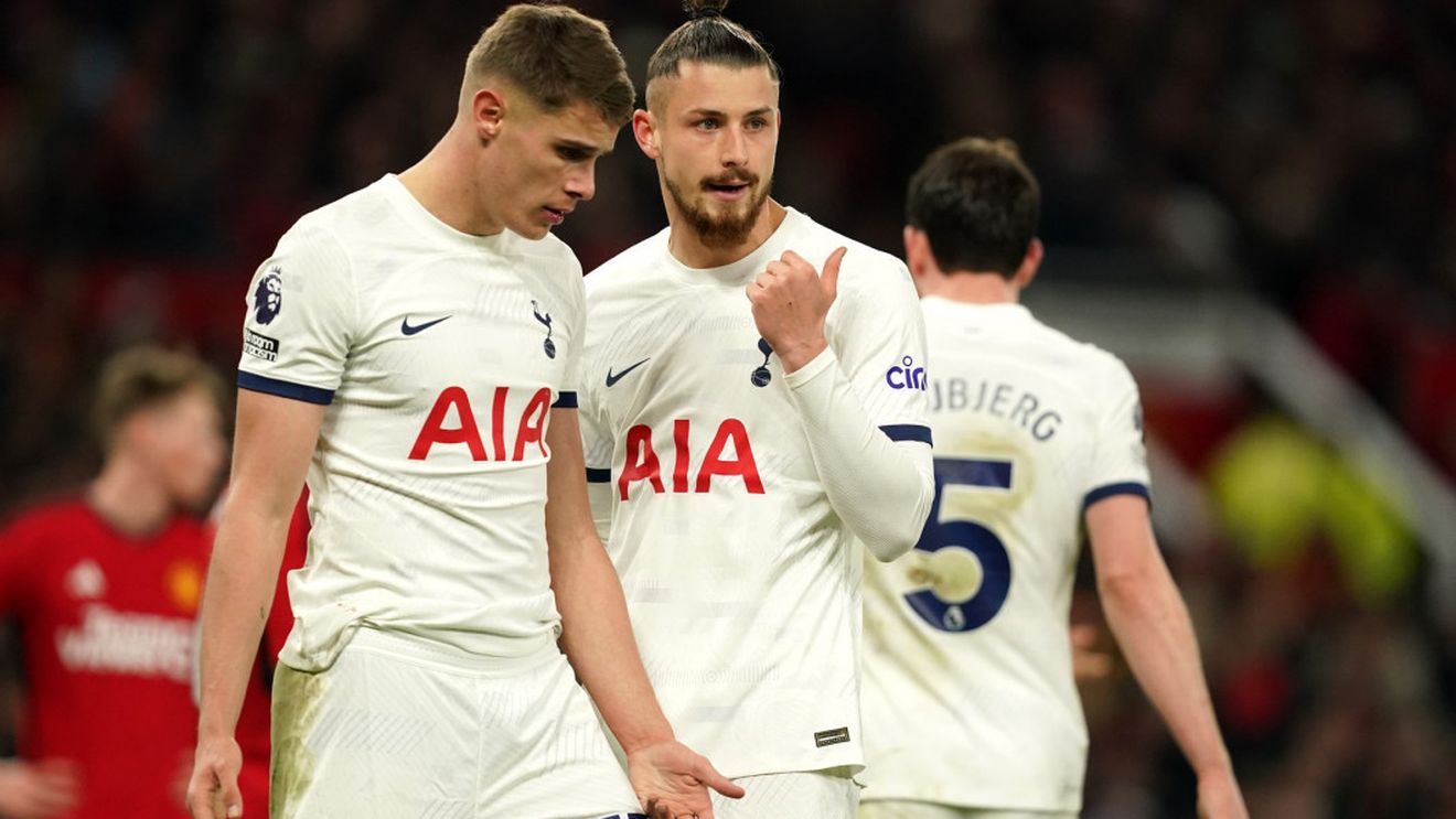 Radu Drăguşin i-a pus fanii în cap lui Ange Postecoglu! Fluviu de comentarii pentru titularizarea românului, după ce Spurs a publicat fotografia lui