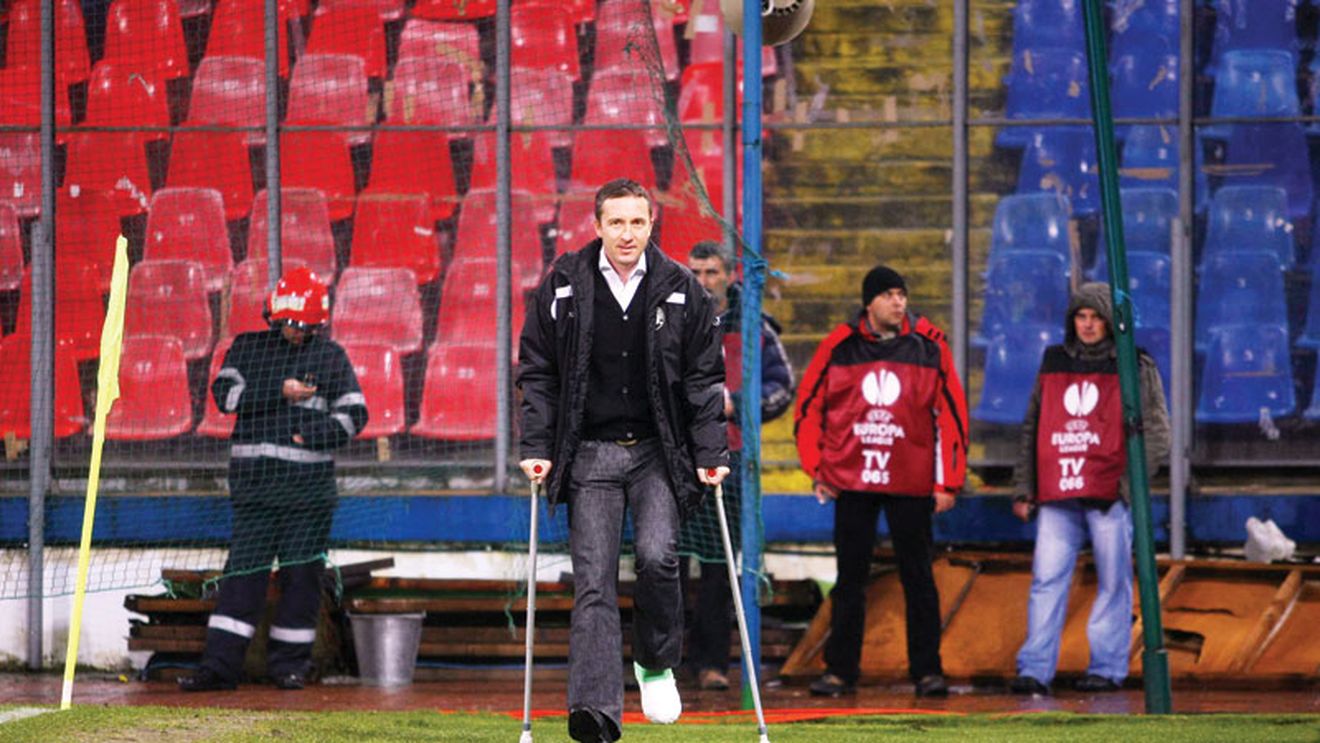 Ironii pentru Meme!** "Și-a rupt piciorul, partea cu ajutorul căreia el scria" Vezi răspunsul lui Stoica!