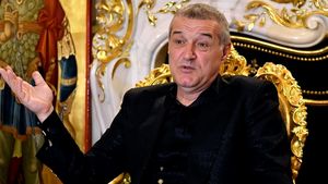 Gigi Becali îl ironizează pe ultrasul CSA Steaua, fost jurnalist, care amenința fanii FCSB: „A zis că e noapte. Nu aș putea eu să-i arăt cum e noaptea? Pot, hehe, dar nu mai vreau!”