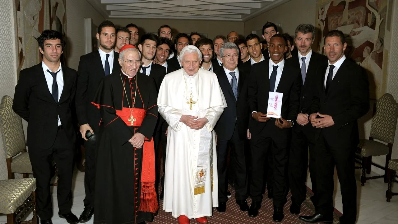 Papa Benedict al XVI-lea a fost un fan al fotbalului! Ce mesaj transmitea în urmă cu 15 ani: „Jucați fotbal!”