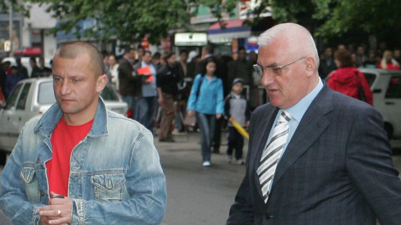 "Doar rezultatele îl mai salvează pe Dorinel"