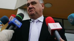 Chivorchian îi ia apărarea lui Contra:** "Dacă el crede că mai poate să joace, nu văd de ce n-ar face-o!"