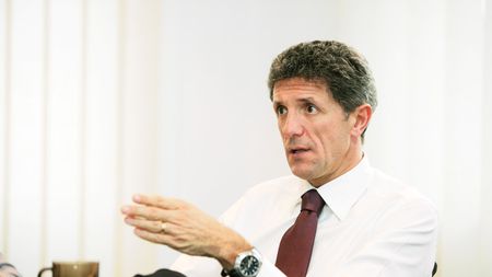 Popescu** abandonează?