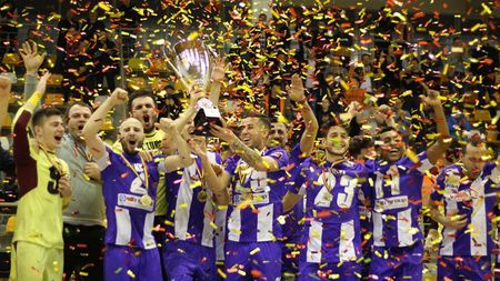 Informatica Timișoara a câștigat a doua oară consecutiv Cupa României la futsal, după o adevărată remontada! Au revenit de cinci ori într-un meci cu prelungiri, lovituri de departajare și două cartonașe roșii