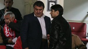 Săgeți către Pițurcă:** "Când o echipă nu are rezultate, se schimbă antrenorul!"