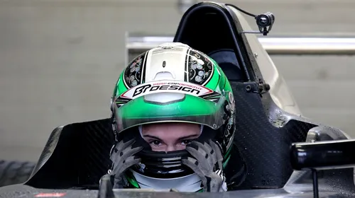 VIDEO | Alexandra Marinescu, singura femeie din România pilot de monopost, va concura în Formula 4 la doar 15 ani. „Am pilotat în echipa lui Schumacher până la accidentul acestuia. Visez la Formula 1, dar am nevoie de sponsori”