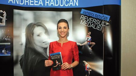 "Nu mă simt un copil bătut al României". Ce spune Andreea Răducan despre cartea fostei sale colege, Maria OIaru 