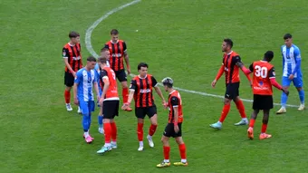 Dreptatea în meciul dintre Reșița și Corvinul va fi împărțită de un arbitru FIFA! Cărășenii au nevoie să câștige împotriva liderului și singurei echipe neînvinse în acest sezon pentru a mai avea șanse la play-off-ul Ligii 2