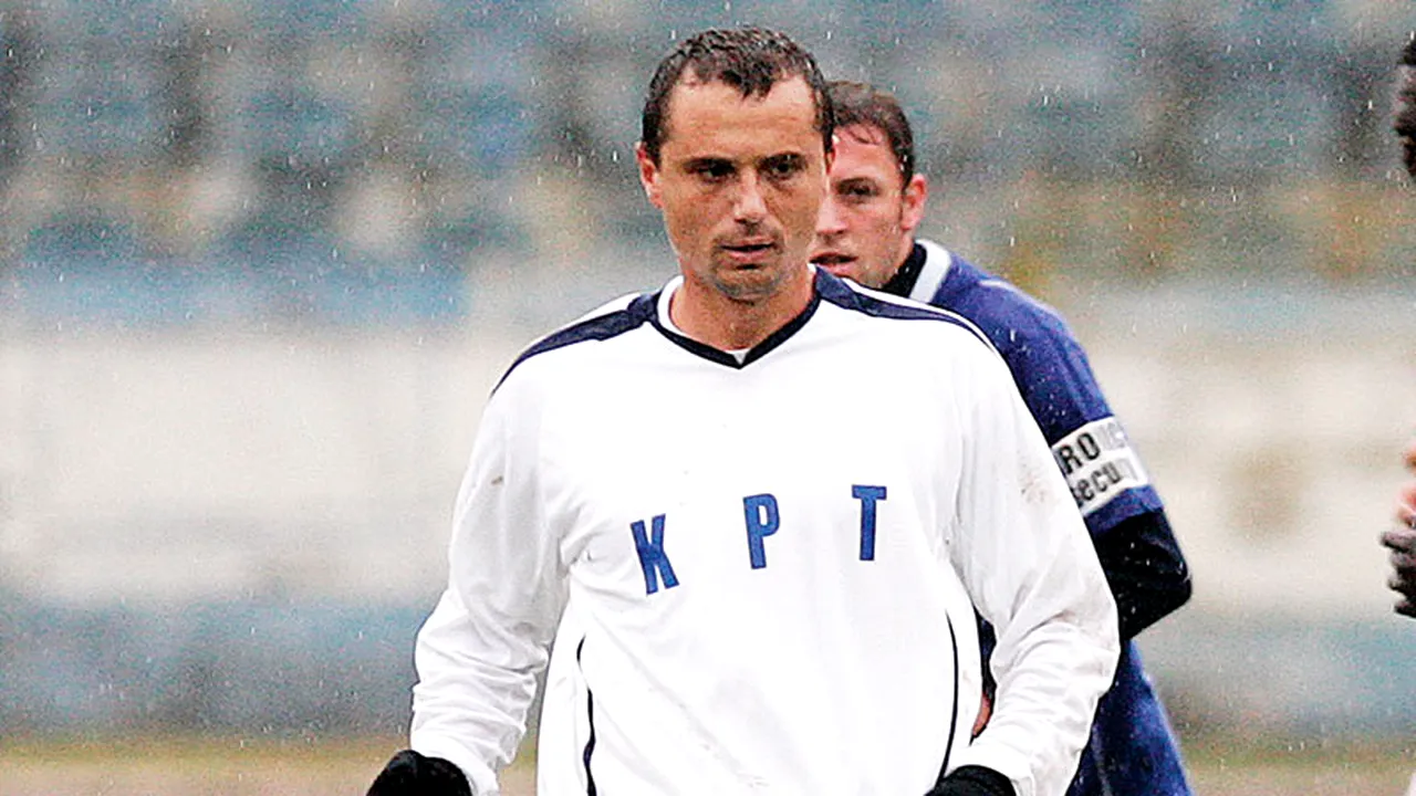 Elegantul Ilie Dumitrescu, ironizat de un fotbalist pe vremea când era antrenor. Cum l-a pedepsit pe cel care și-a permis așa ceva