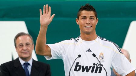 Revoluție UEFA!** Un club nu poate cheltui mai mult decât produce!