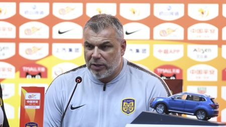 Cosmin Olăroiu, o nouă victorie cu Jiangsu Suning! Românul continuă lupta pentru titlu după ce l-a învins pe Jordi Cruyff