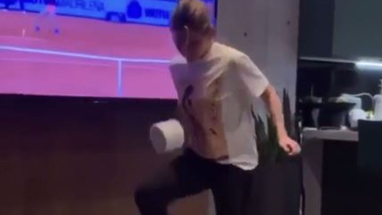 Fotbalul din copilărie nu se uită! Simona Halep, imagini fabuloase în provocarea momentului în online! Pe cine a nominalizat jucătoarea de tenis | VIDEO