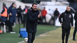 Al doilea fotbalist pe care CFR Cluj îl semnează de la venirea lui Adi Mutu. „E un jucător care are calitate”. „Briliantul” le-a cerut elevilor săi să nu se mai gândească la titlu
