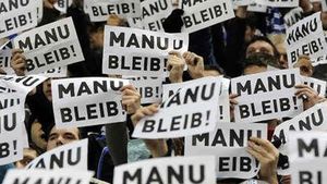 "Neuer, rămâi!" Fanii lui Schalke încearcă din răsputeri să-l întoarcă pe căpitan din drumul spre Bayern Munchen