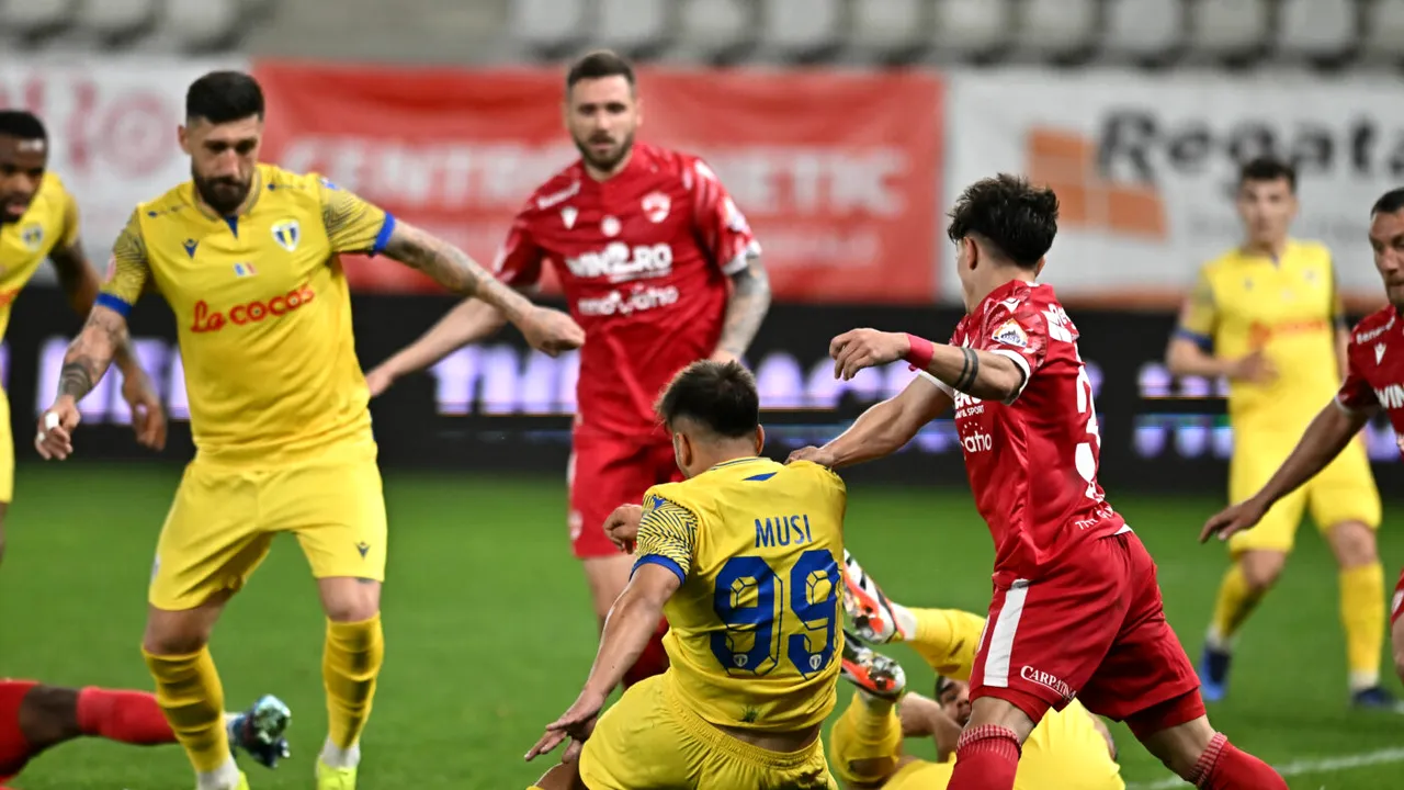 Scandal monstru în Dinamo - Petrolul cu o fază VAR care a durat 10 minute! Feşnic a îngropat echipa lui Kopic cu un penalty controversat la un duel Amzăr - Musi