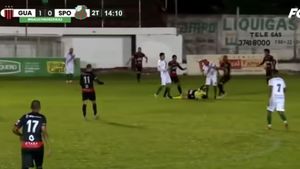 Jucătorul brazilian care a lovit intenționat un arbitru în cap a fost interzis pe terenul de fotbal doi ani de zile!