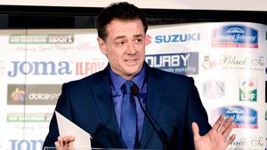 Cine din fotbalul românesc îi bagă bani în buzunar lui Vassaras? În 3 ani, firma de consultanță sportivă a grecului are cifră de afaceri de 128.000 euro și profit net de 87.800 euro. Șeful CCA refuză să vorbească | EXCLUSIV