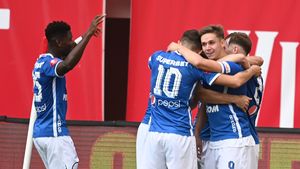 Gigi Becali vrea să îl transfere, Gică Hagi îl pune la respect!