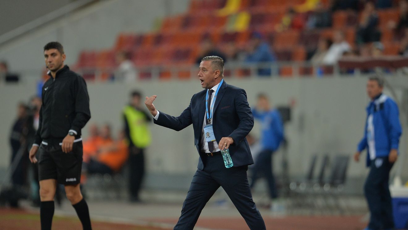 INCREDIBIL | Reghecampf este acuzat că a sărit să-l bată pe președintele lui CS U Craiova: "A înjurat și a sărit să dea cu capul, ca ultimul boschetar"