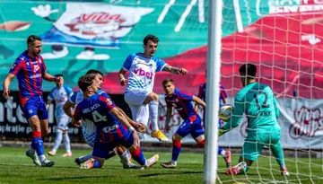 FC Bihor termină turul play-off-ului pe minus: pierde și cu Corvinul și se concentrează pe baraj. Erik Lincar: ”E foarte greu când joci în 10. Dacă ne deschideam, riscam să primim mai multe goluri”