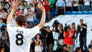 Kaka a fost prezentat oficial la Real Madrid!**