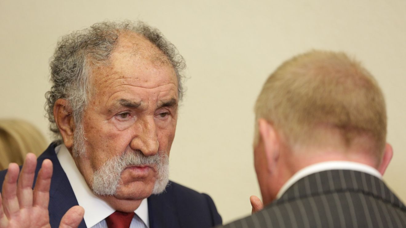 Ion Țiriac chiar n-a mai suportat când a văzut ce se întâmplă. Situația cu preşedintele l-a înfuriat: „Cum poți să-ți permiți să furi în halul ăsta? Să furi legal!”