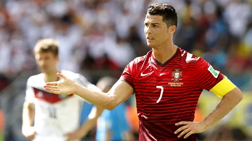 Ronaldo a ȘOCAT din nou, înaintea meciului cu SUA. FOTO | Toți s-au înghesuit să pozeze noua schimbare de look a portughezului